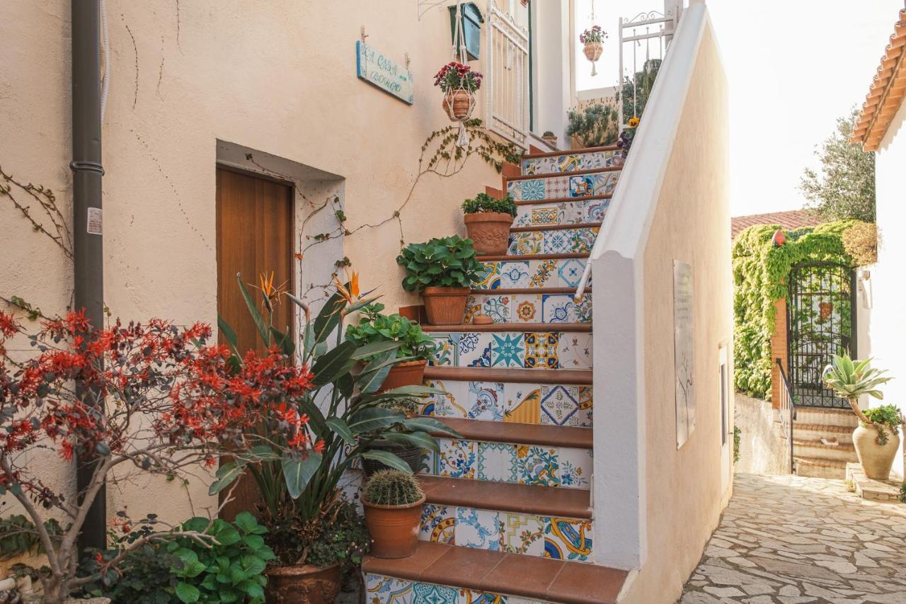 Bed and Breakfast La Casa Nel Borgo Сан-Никола-Арчелла Экстерьер фото